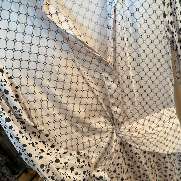 Club Monaco dress in a subtle blush tone with black print size 2 - Picture 4 of 4